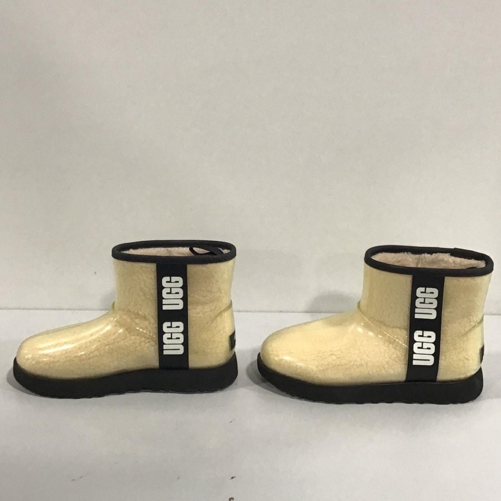 Women’s UGG Clear Mini Boot Cream Size 7M